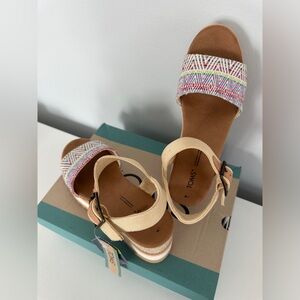 7 TOM’s women sandals